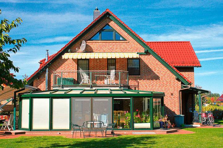 Ferienwohnung für 3 Personen, mit Balkon und Terrasse sowie Garten in Klink