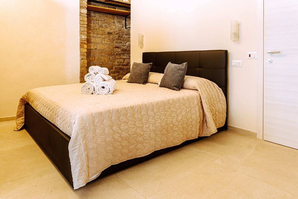 Appartement entier, [Modern Loft] in Historic Center in Assise, Province de Pérouse