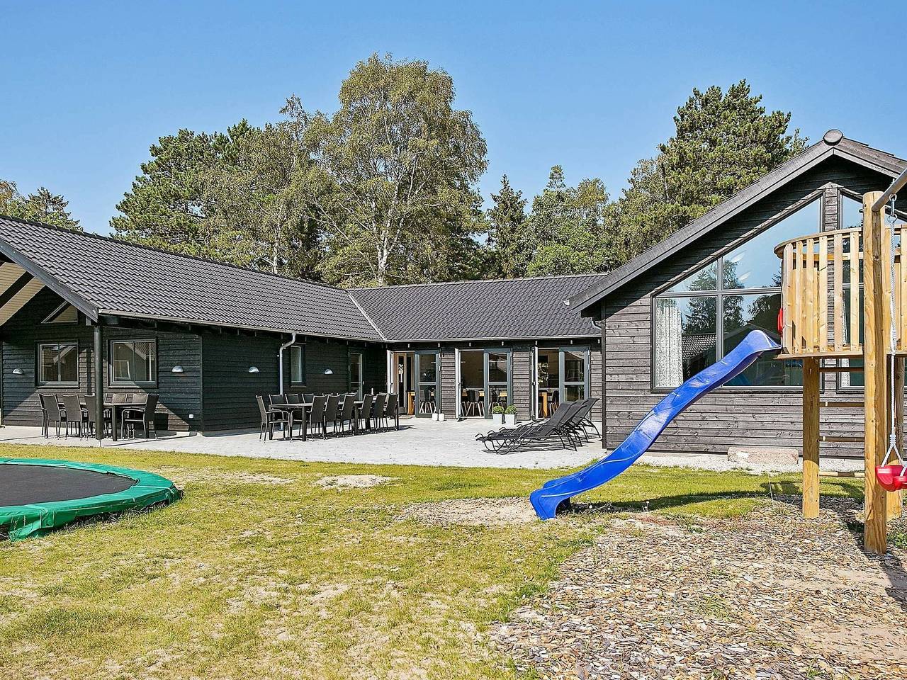 Bo i hyggelig villa med pool in Asserbo, Hovedstaden