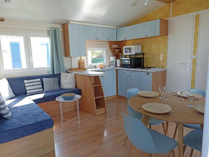 Camping pour 4 personnes, avec Terrasse ainsi que Jardin et Piscine