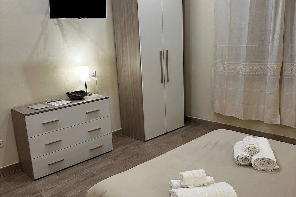 Ganze Wohnung, Doppelzimmer mit eigenem Bad für Behinderte in Terralba (Oristano) – Olivenbaum in Terralba, Campidano