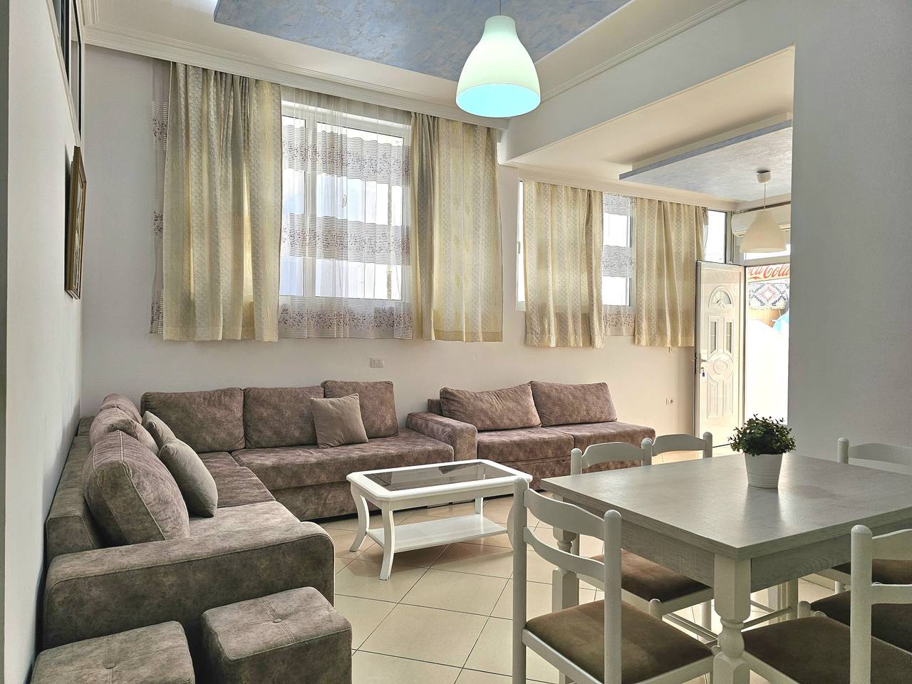 Apartamento inteiro, Apartamento de férias para 5 pessoas com varanda in Sarandë, Vlorë