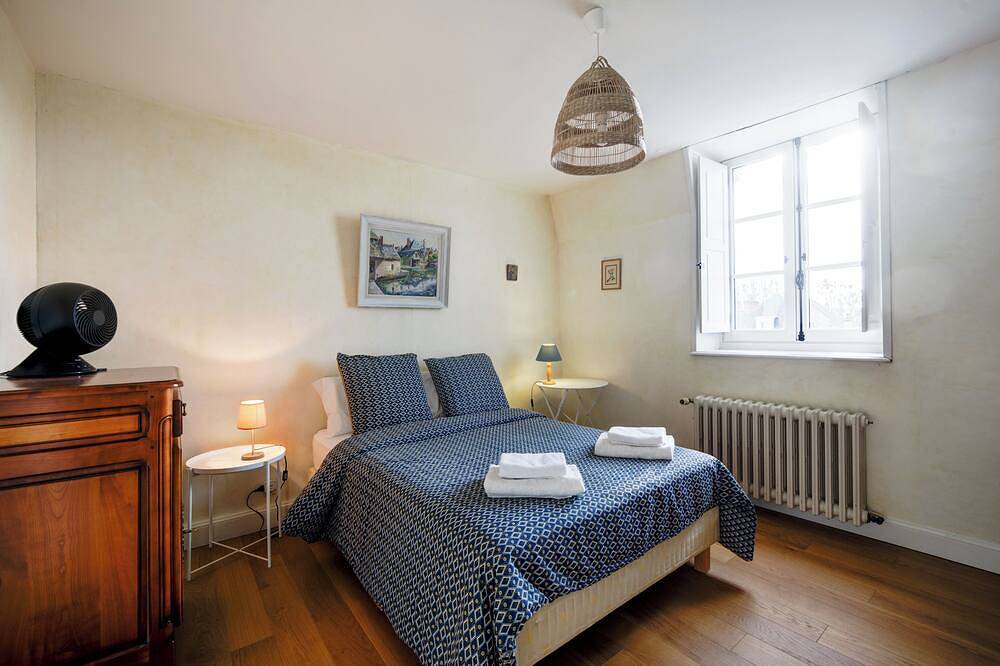 Maison de Maître in Azay-le-Rideau, a 10-minute walk from the château and town center in Azay-le-Rideau, Loire Valley