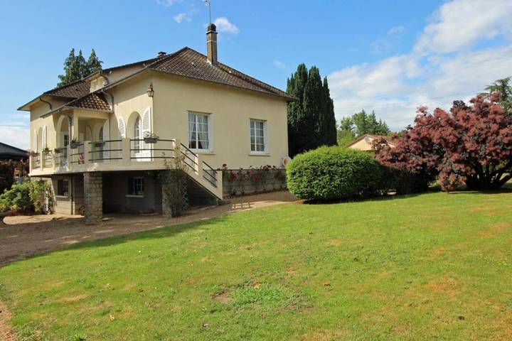 Location de vacances pour 4 personnes, avec jardin à Saint-Sulpice-les-Feuilles
