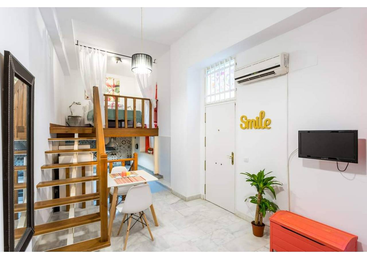 Ganze Wohnung, Doppelstöckiges Apartment im historischen Zentrum Sevillas, Wlan, komplette Küche, Klima & Heizung in Casco Antiguo, Sevilla