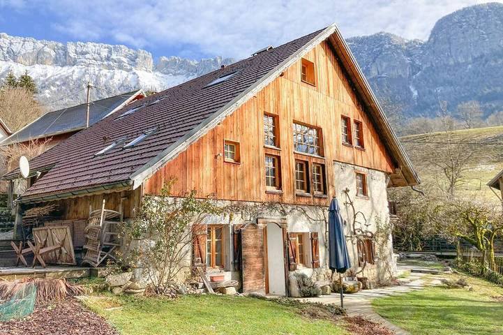 Gîte pour 4 personnes, avec Balcon et Jardin à Dingy-Saint-Clair