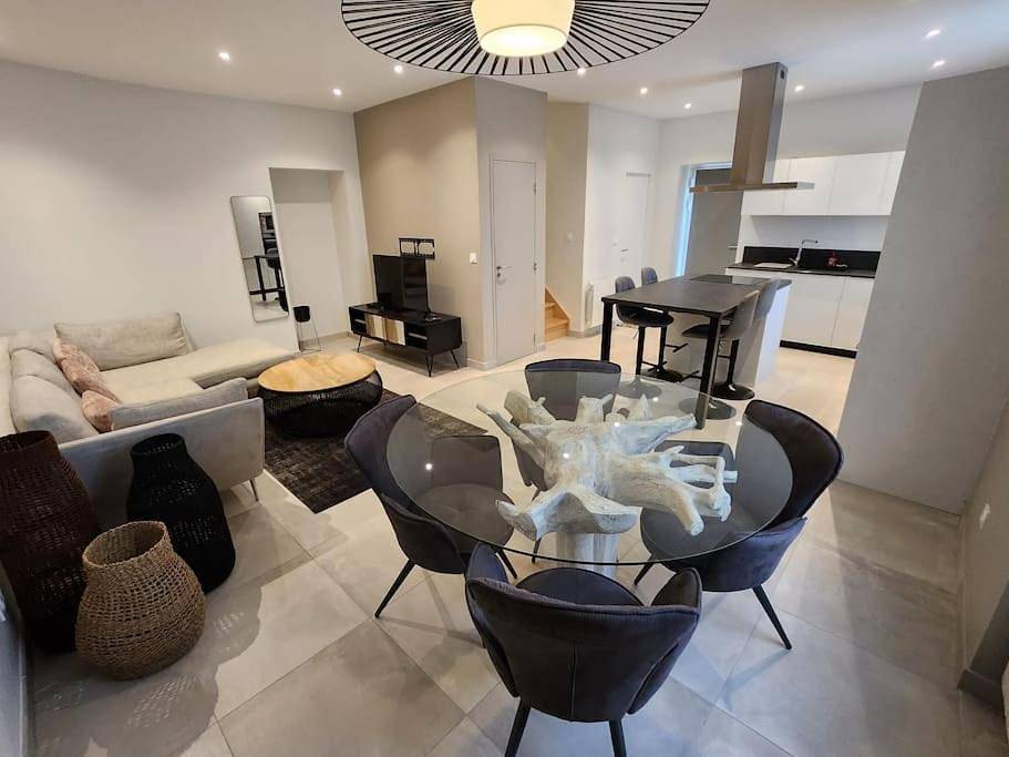 Appartement entier, Three-Bedroom Apartment in Genas, Lyon et ses environs