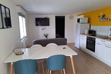 Gîte pour 4 personnes, avec terrasse et jardin à Avrillé
