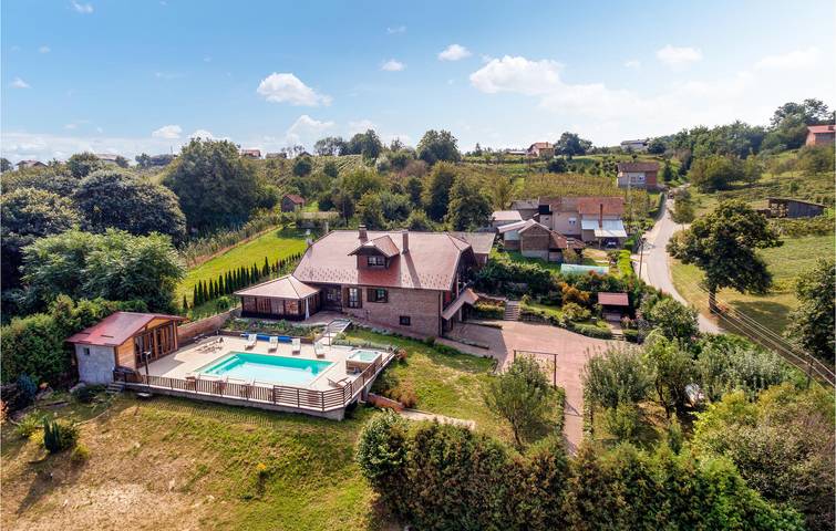 Maison de vacances pour 12 personnes, avec sauna et vue ainsi que terrasse et piscine, animaux acceptés - 1