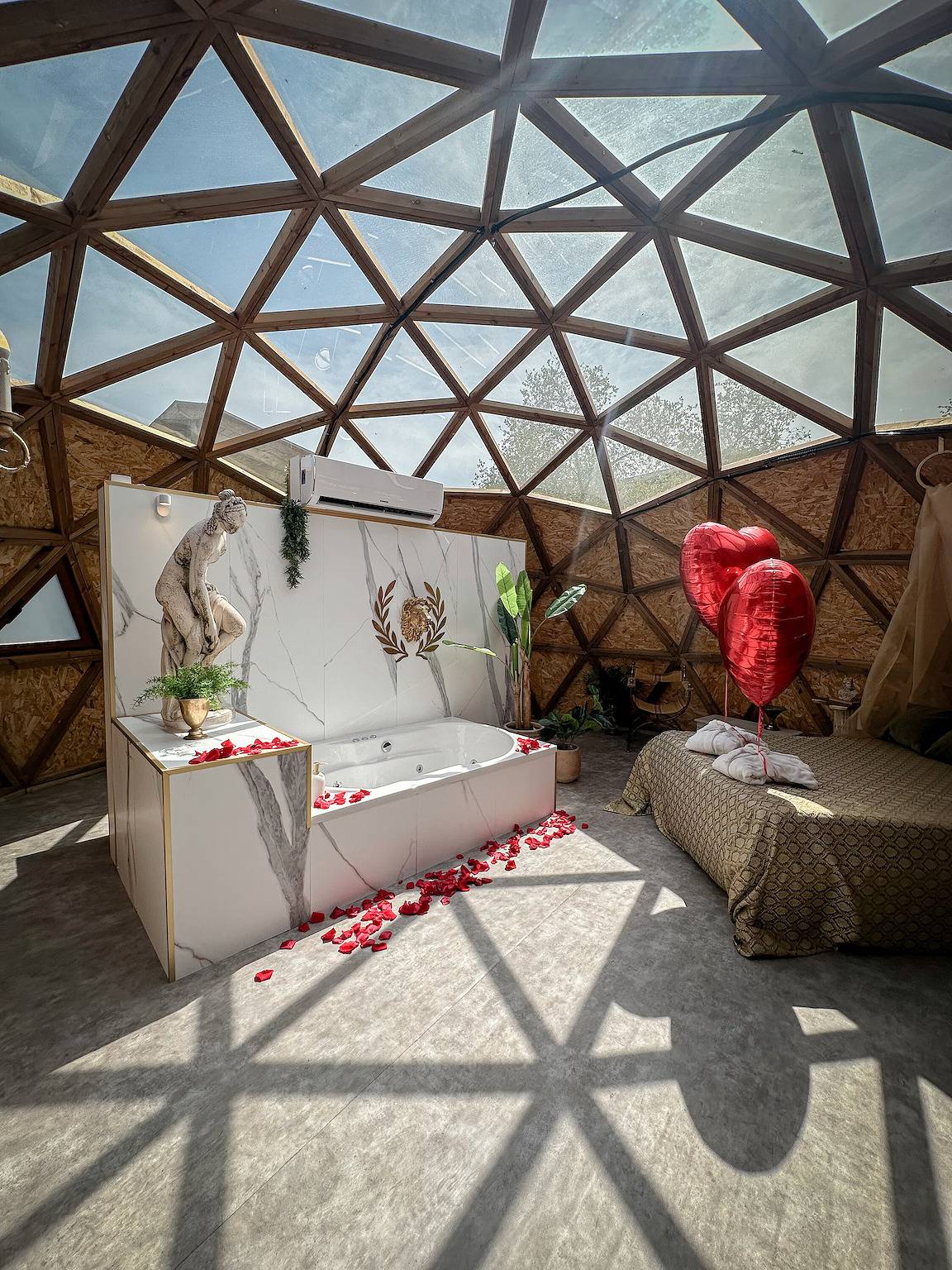 Entire apartment, Apartment 'Suite Atrium Bubble' with Private Terrace, Wi-Fi and Air Conditioning in Canyelles (Barcelona), Garraf