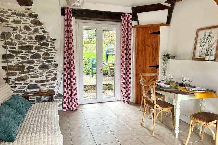 Location de vacances pour 3 personnes, avec jardin dans Le Mené - 3