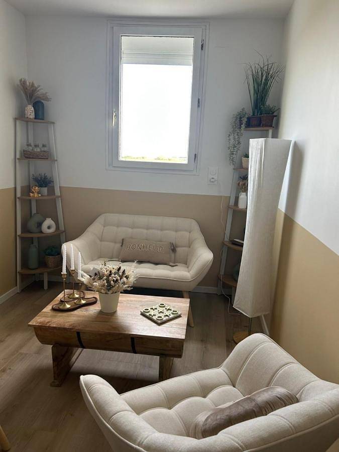 Gîte pour 2 personnes, avec terrasse ainsi que vue et jardin à Courgis - 3