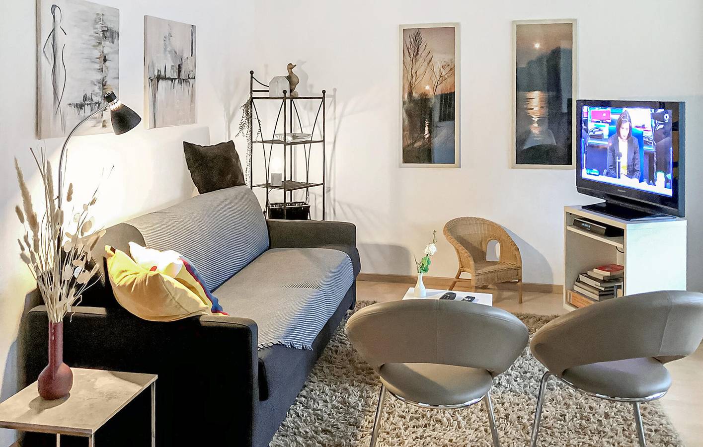 Ganze Ferienwohnung, Emmer River Apartment - Parkplatz, Terrasse, Internet in Bad Pyrmont, Weserbergland