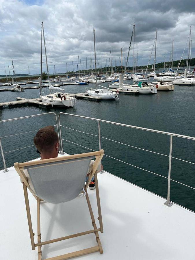 Bateau pour 6 personnes, avec terrasse ainsi que vue et vue sur le lac