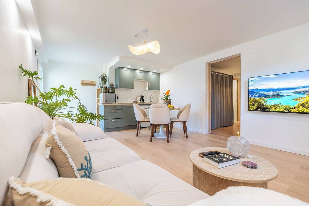 Entire apartment, New 2-room apartment with free parking in Poisy, Annecy region