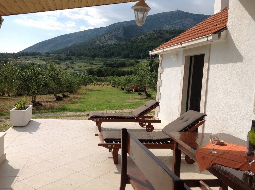 Ferienhaus in Bol mit Meerblick, Terrasse, Klimaanlage, W-Lan (3543-1) in Bol, Brac