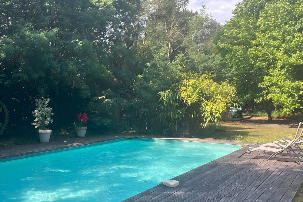 Holiday Home 'Namasté' with Private Pool, Private Terrace and Wi-Fi in Mérignac, Bordeaux region