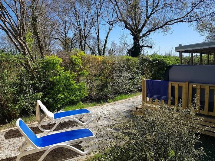 Mobil home pour 4 personnes, avec jardin et jacuzzi à Arces - 3
