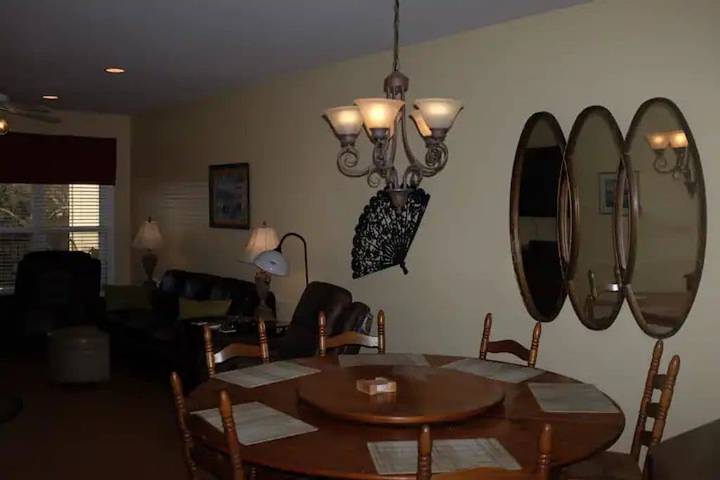 Vacation rental for 5 people, with balcony and pool in Lake Marion