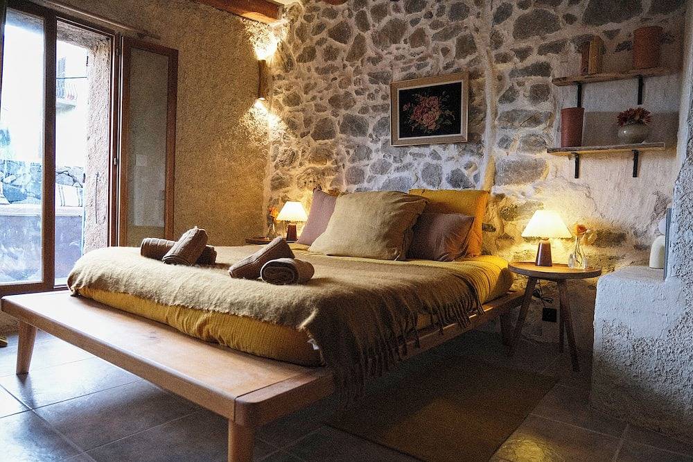 Double room with terrace in a village house in Corbara in Corbara, Calvi e dintorni