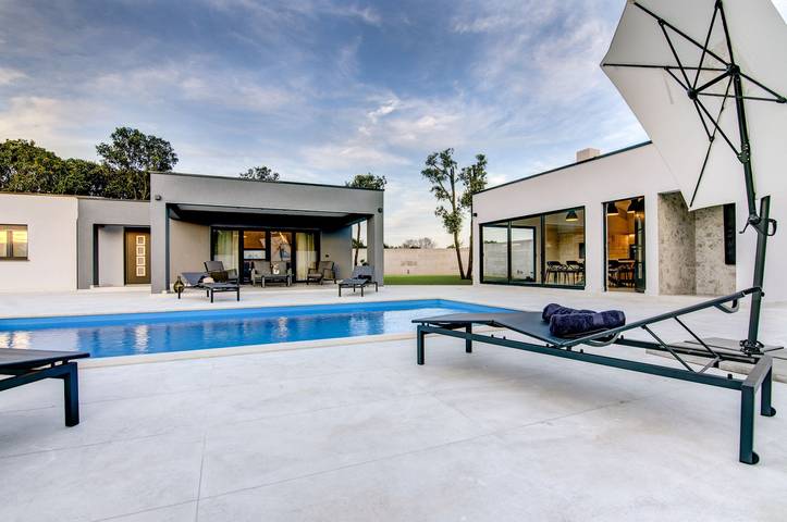 Villa für 4 Personen, mit Pool und Terrasse sowie Garten in Rovinj - 3