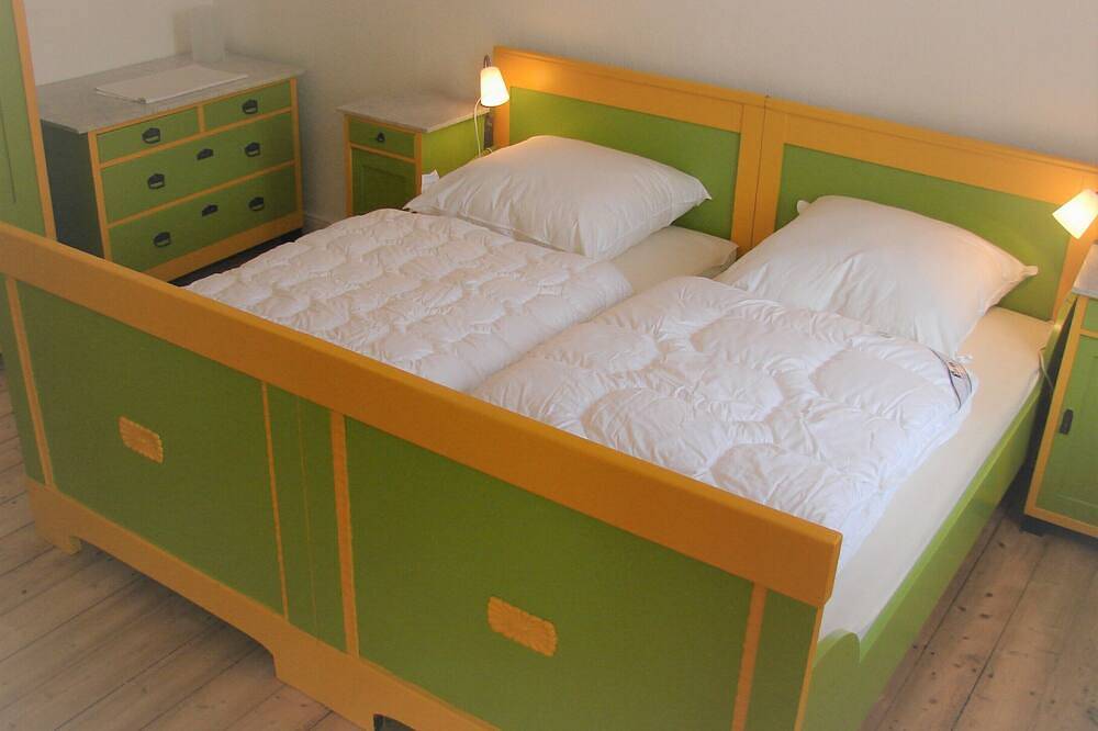 Ganze Wohnung, Idyllische Ferienwohnung auf altem Bauernhof mit Wallbox in Emmerthal, Weserbergland