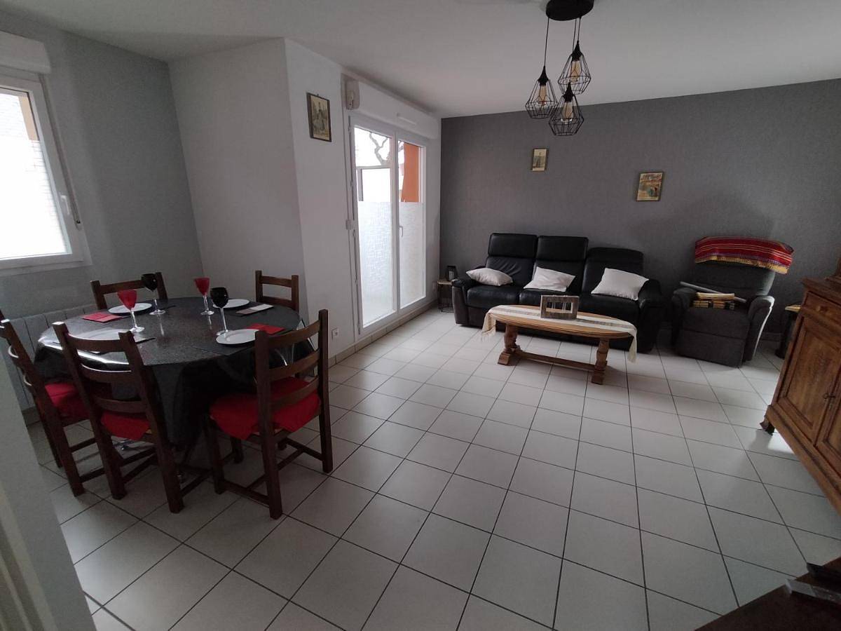 Appartement entier, Two-Bedroom Apartment in Saint-Valery-en-Caux, Région de Dieppe