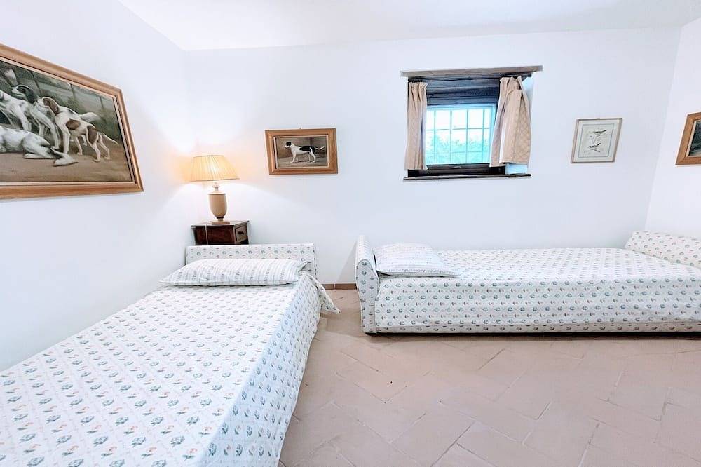 Spoleto Splash : Tower with private garden + terraces - sleeps 4/5 in Spoleto, Perugia Province