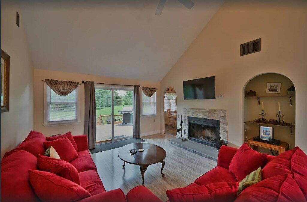 Game Room/Sauna/ Hot Tub/Air Hockey/Pool Table/Foosball/Fire Pit in Blakeslee, Monroe County (PA)