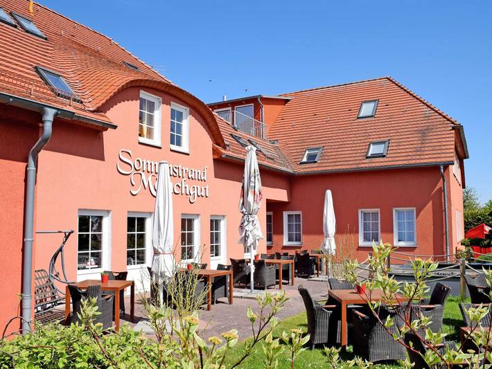 Hotel für 3 Personen, mit Terrasse und Garten in Lobbe - 2