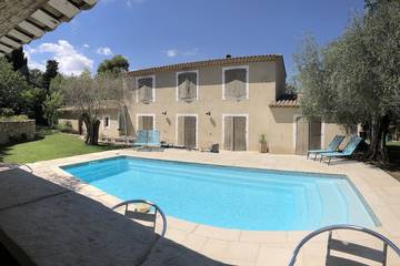 Location de vacances pour 7 personnes, avec jardin à Le Rouret