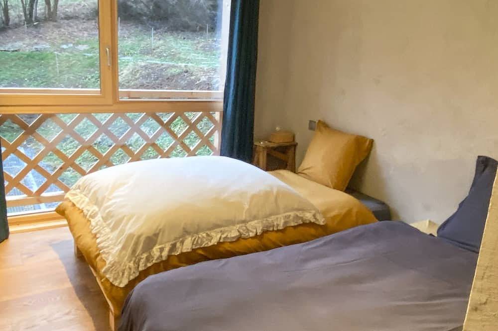 Chambre d'hôtes twin avec vue jardin et montagne in Glières-Val-de-Borne, Région de Bonneville