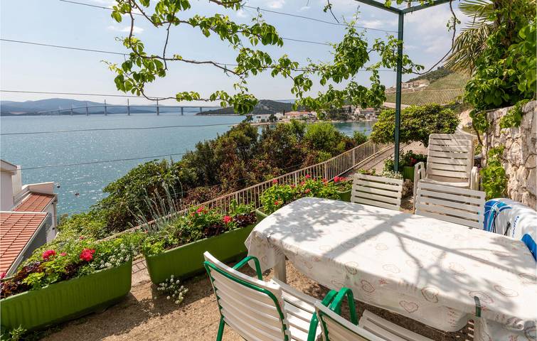 Ganze Ferienwohnung, Gemütlich, 1,5 km vom Strand entfernt: WLAN, Klimaanlage & Parkplatz – der perfekte Urlaubsort! in Klek, Dubrovnik-Neretva