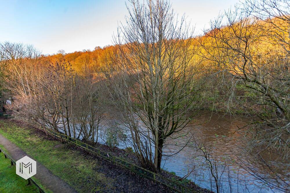 Entire apartment, Charming Apartment with River Views in Bolton, Greater Manchester