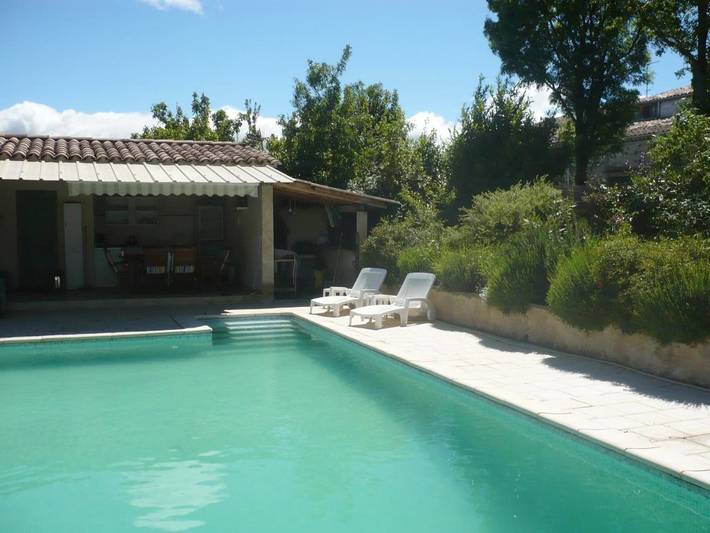Appartement de vacances pour 4 personnes, avec piscine ainsi que vue et jardin, adapté aux familles