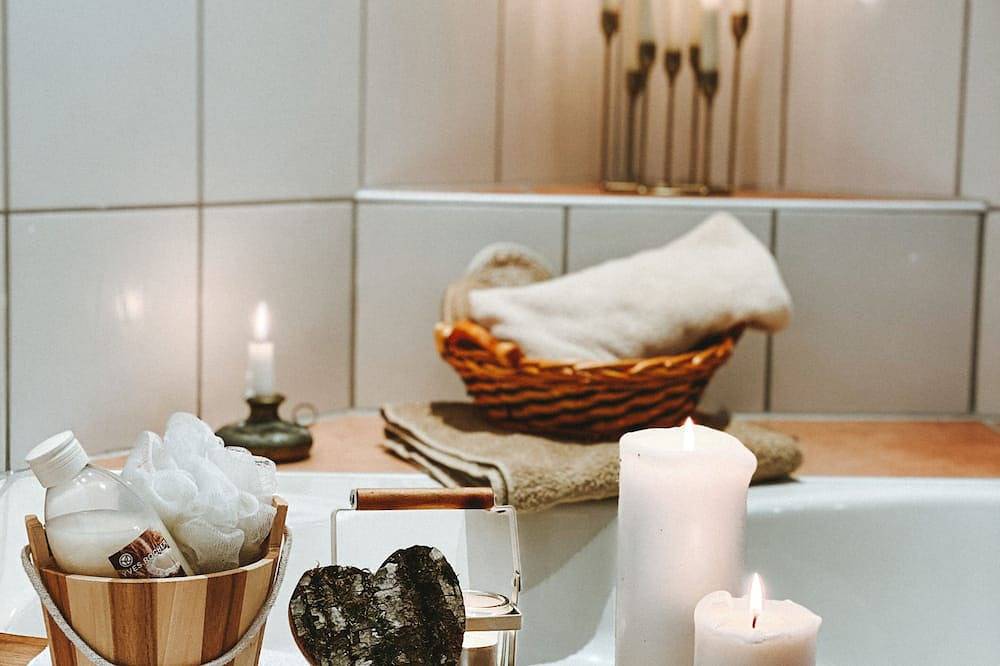Ganze Wohnung, Private Spa mit Sauna und Whirlpool in der Idylle | 10 min von Rothenburg o.d.T. in Schrozberg, Taubertal