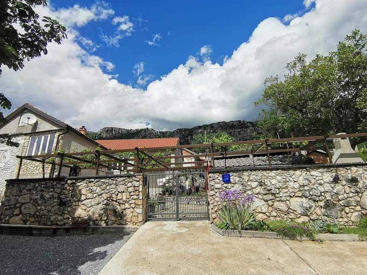 Ganze Wohnung, 1-Zimmer-Ferienwohnung mit Terrasse Bribir, Novi Vinodolski A-23380-a in Bribir, Primorje-Gorski Kotar