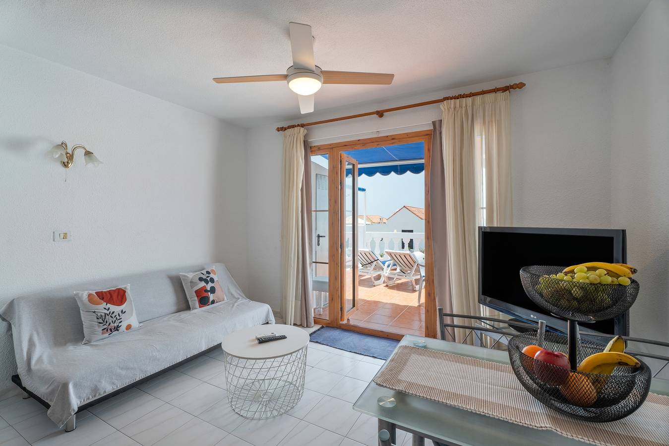 Całe studio, Holiday Apartment 'Port Royale 158' with Sea View, Communal Pool and Wi-Fi in Los Cristianos, Arona