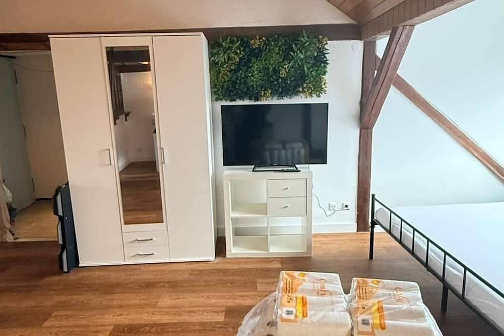 Entire apartment, Top floor apartment near the old town & Nuremberg trade fair in Nuremberg, Franconia