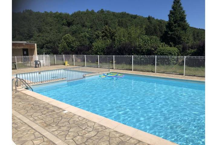 Gîte pour 3 personnes, avec jardin et piscine, animaux acceptés à Miremont
