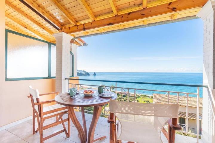 Appart’hôtel pour 2 personnes, avec vue ainsi que piscine et jardin