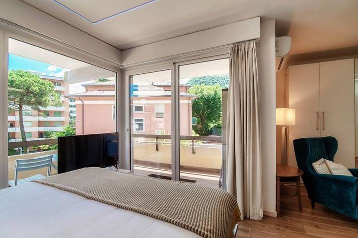Ganze Wohnung, Moderne Einzimmerwohnung mit Balkon in der Nähe des Bahnhofs Paradiso (Terrazza Paradiso 2) in Paradiso, Luganersee