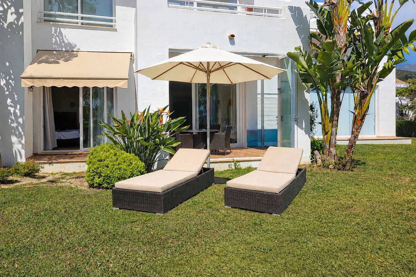 Hel lejlighed, The Lagoon Apartment- Free Unlimited Lagoon Access in Alcazaba Lagoon, Casares
