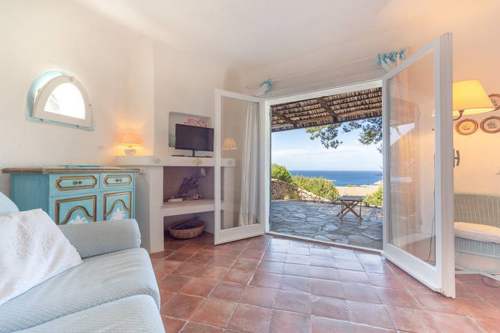 Maison de vacances méditerranéenne avec jardin, terrasse; places de parking disponibles   in Porto Cervo, Arzachena