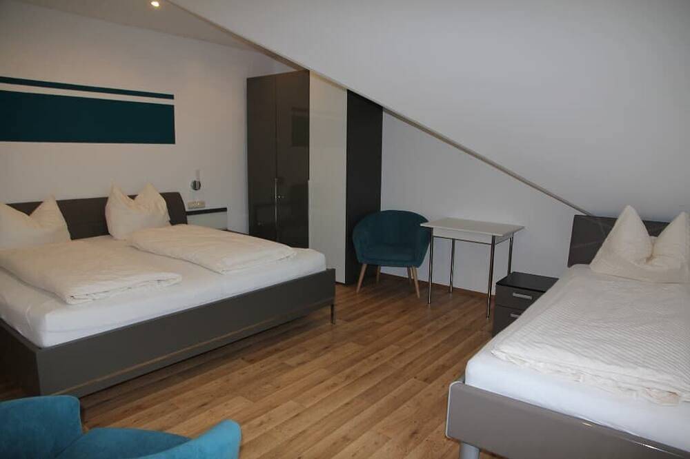 Ganze Wohnung, Helle Ferienwohnung (60 qm) für bis zu 5 Personen in Georgenberg, Naturpark Nördlicher Oberpfälzer Wald