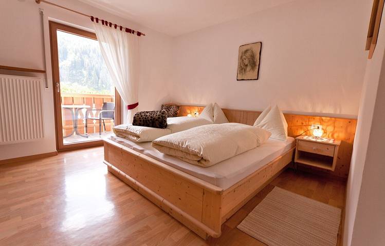 Entire apartment, Apartment Albert with Mountain View, Wi-Fi, Balcony & Garden in Santa Cristina Gherdëina, Dolomiti Superski