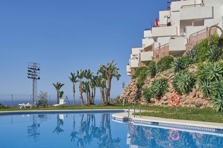 Ganze Wohnung, Ferienwohnung „Paraíso Azul“ mit Meerblick, Gemeinschaftspool (Sommersaison) & Klimaanlage in Nerja, Costa del Sol
