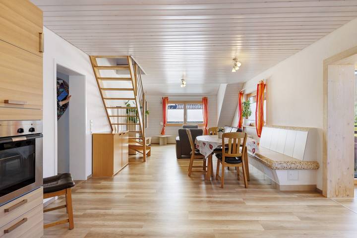 Apartamento inteiro, Apartamento 'Af' com jardim partilhado, varanda e Wi-Fi in Gündelwangen (Bonndorf), Bonndorf im Schwarzwald