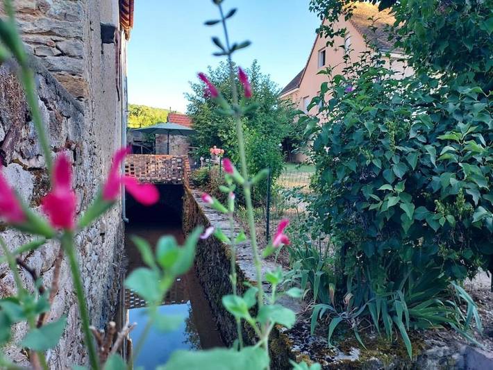 Location de vacances pour 6 personnes, avec Terrasse ainsi que Jardin et Vue dans Saint-Jean-de-Vaux - 3