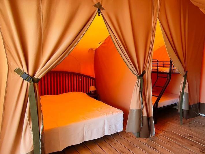 Camping Tikayan Félix de la Bastide - Canvas and wooden tent 5 persons - Tent Lodge Kenya. (no shower room) in Saint-Mitre-les-Remparts, Mediterranean Coast (France)
